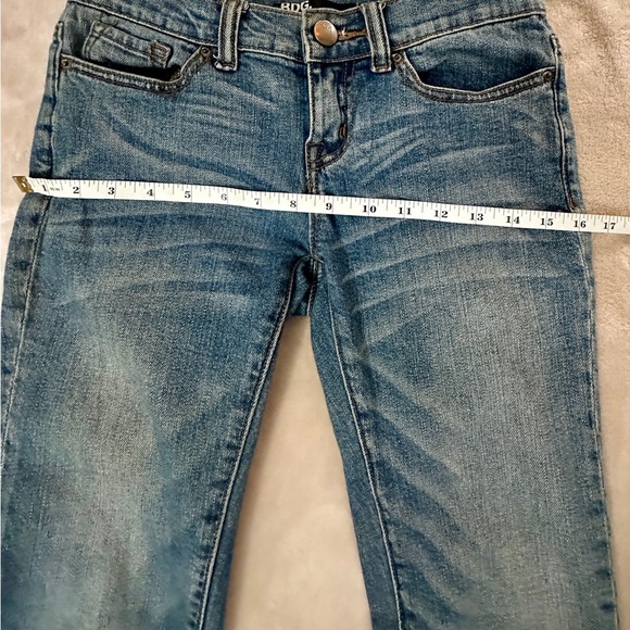 BDG Cigarette Jeans – Classic Medium Wash – Women’s Size 26​ - Picture 6 of 9